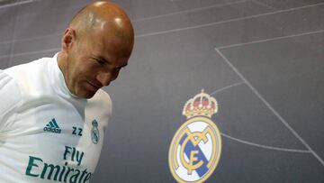 GRAF5752. MADRID, 17/04/2018.- El técnico francés del Real Madrid, Zinedine Zidane, durante la rueda de prensa posterior la entrenamiento realizado hoy en la Ciudad Deportiva de Valdebebas para preparar el partido que mañana los enfre