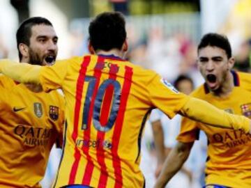 Celebración del gol de Messi que desempata en La Rosaleda. 