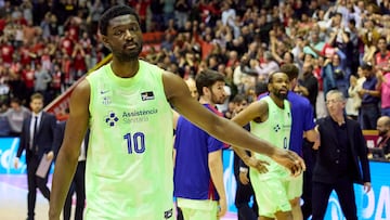 El Barça, al borde del abismo