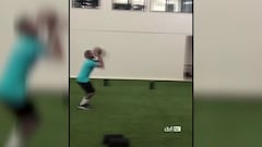 ¡Neymar sorprende con su habilidad para el básquetbol!