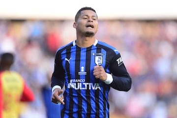 El atacante colombiano fue cedido por Millonarios a los Gallos Blancos de Querétaro. El originario de Cartagena disputó 31 partidos enfundado en el jersey emplumado, anotó seis goles y dio cinco asistencias. Del Valle no fue un jugador con un desempeño consistente y la directiva del club mexicano no ejerció la opción de compra. En su regreso al Millo, Del Valle se ha convertido importante para el equipo.  