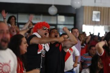 DEPORTES
LOS HINCHAS DE RIVER VIENDO EL PÁRTIDO EN BAR DEL ESTADIO.
FOTO ORTIZ GUSTAVO 16-12-15