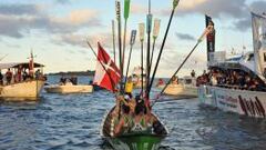 Hondarribia levanta los remos en señal de victoria