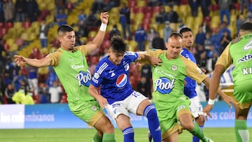 BOGOTA - COLOMBIA, 21-04-2022:Millonarios  y Jaguares de Córdoba durante partido por los octavos de final como parte de la Copa  BetPlay DIMAYOR I 2022 jugado en el estadio Nemesio Camacho El Campín de la ciudad de Bogotá. / Millonarios  and Jaguares de Cordoba during the round of 16 match as part of the BetPlay DIMAYOR I 2022 Cup played at the Nemesio Camacho El Campin stadium in the city of Bogota. Photo: VizzorImage / Felipe Caicedo/ Staff