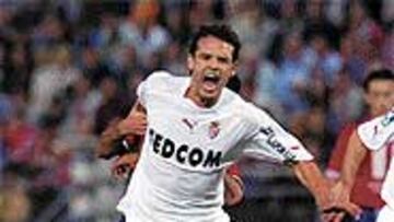 La defensa del Lille no se anduvo con contemplaciones a la hora de detener a Morientes. El delantero del Mónaco fue detenido antirreglamentariamente tres veces.