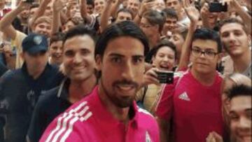 Sami Khedira con los fans de la Juventus