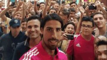 Sami Khedira con los fans de la Juventus