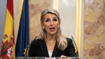 La vicepresidenta segunda y ministra de Trabajo y Economía Social y líder de Sumar, Yolanda Díaz, comparece tras la reunión del grupo Parlamentario Plurinacional Sumar en el Congreso de los Diputados, en el Escritorio del Congreso de los Diputados, a 28 de octubre de 2024, en Madrid (España). La cita ha sido convocada por crisis por las denuncias de acoso sexual contra su exportavoz, Íñigo Errejón. Diversas fuentes de la coalición que forma el socio minoritario del Gobierno admiten que la situación que atraviesan es extremadamente difícil y que el proyecto, que encaraba durante estos meses una fase de rearme por los malos resultados del ciclo electoral de este año, queda tocado.
28 OCTUBRE 2024;CASO ERREJÓN;VIOLENCIA SEXUAL;POLÍTICA;
Alejandro Martínez Vélez / Europa Press
28/10/2024