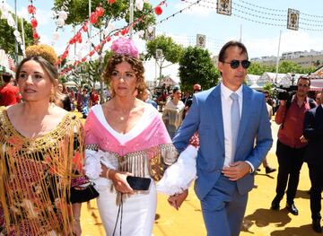 Los futbolistas se divierten en la Feria de Sevilla