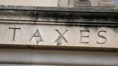 Filling out income tax returns correctly requires that taxpayers have all the necessary forms. One of them is the W-2 which employers must provide on time.