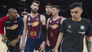 Granger, Shengelia, Miguel González, Janning y Lautaro López, tras la derrota del Baskonia ante el Madrid del 3 de noviembre en la Liga Endesa.