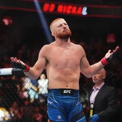 Bo Nickal prepara su combate de UFC 300 con Chat GPT