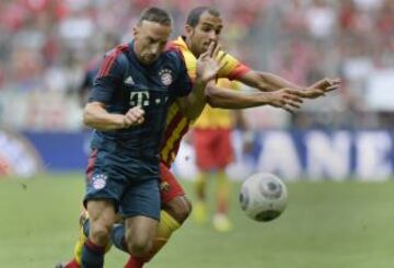 Ribery junto a Montoya.