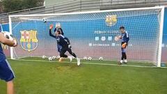 La espectacular atajada de Guzmán en el entrenamiento