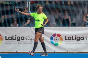 Joya del arbitraje en hockey hierba, es una habitual en la Liga femenina y guía partidos masculinos en categorías inferiores. Pitó el partido por el bronce del Europeo Sub-21. También juega en el Egara de la Primera Femenina. Sigue los pasos de Alhambra N