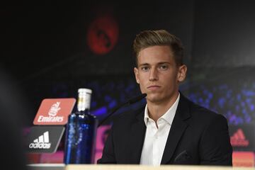 Marcos Llorente durante el acto de renovación.

