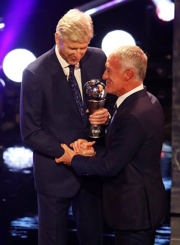 Didier Deschamps, técnico de la selección francesa, ganó el premio al mejor entrenador.