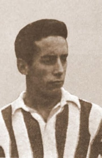Jugó en el Athletic Club en la temporada 1928/29 y en la 1929/30 en el Real Madrid.