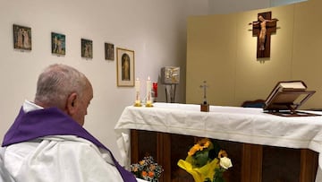 Pope Francis concelebrates Holy Mass in the chapel of the apartment on the tenth floor of the Gemelli hospital, where he continues his treatment, in Rome, Italy March 16, 2025. Holy See Press Office/via REUTERS ATTENTION EDITORS - THIS IMAGE WAS PROVIDED BY A THIRD PARTY. TPX IMAGES OF THE DAY