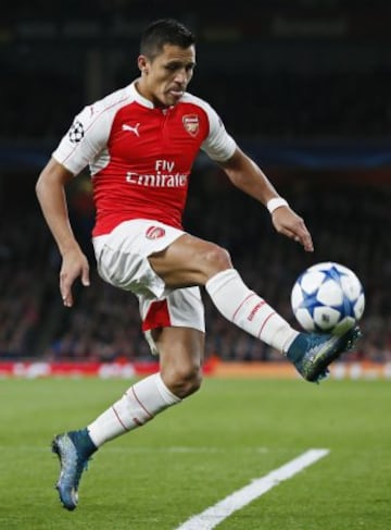 Alexis Sanchez durante el duelo de Arsenal ante Olympiacos por la segunda fecha de la Liga de Campeones.