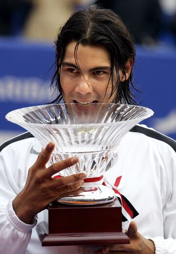 Rafa Nadal en Montecarlo 2005, ganó a Guillermo Coria por 6-3, 6-1, 0-6, 7-5.