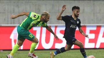 Fenerbahce's Uruguayan forward Diego Rossi (R) is marked by AEK Larnaca's Portuguese forward Rafael Lopes during the UEFA Europa League group B football match between Cyprus' AEK Larnaca and Turkey's Fenerbahce at the AEK Arena in the southern Cypriot city of Larnaca on October 13, 2022. (Photo by Christina ASSI / AFP) (Photo by CHRISTINA ASSI/AFP via Getty Images)
