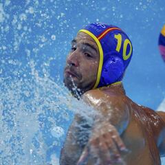 España iguala a Hungría y a los árbitros en un gran partido