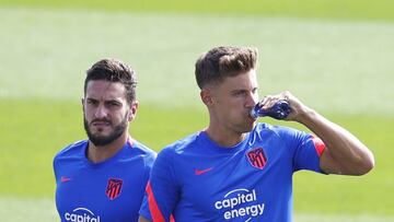 Marcos Llorente, con Koke, en un entrenamiento.