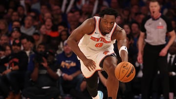 NEW YORK, NEW YORK - OCTOBER 22: OG Anunoby #8 of the New York Knicks in action against the Cleveland Cavaliers during their game at Madison Square Garden on October 22, 2025 in New York City. NOTE TO USER: User expressly acknowledges and agrees that, by downloading and or using this photograph, User is consenting to the terms and conditions of the Getty Images License Agreement. Al Bello/Getty Images/AFP (Photo by AL BELLO / GETTY IMAGES NORTH AMERICA / Getty Images via AFP)