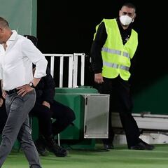 Almirón anuncia su dimisión como técnico del Elche