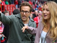 El actor y propietario del Wrexham, Ryan Reynolds, con su esposa, la actriz Blake Lively, antes del partido.