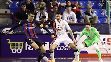 El jugador del Barça, Sergio Lozano,  durante la semifinal de la Supercopa de España, disputada este sábado 7 de enero en Alzira ante ElPozo Murcia.