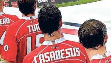 <b>SORPRENDIDOS. </b>Los jugadores piden más público en Son Moix.