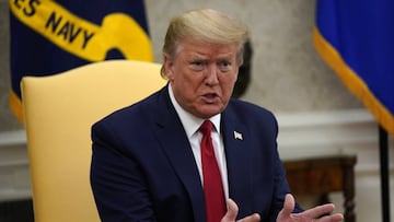 Durante la conferencia diaria de prensa sobre Coronavirus, Donald Trump abandon&oacute; el lugar tras ser cuestionado por las muertes en Estados Unidos.