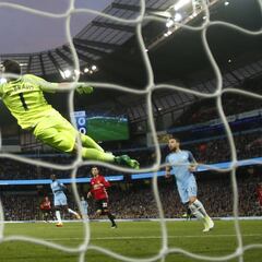 Bravo sale lesionado y el City no puede con un mezquino United