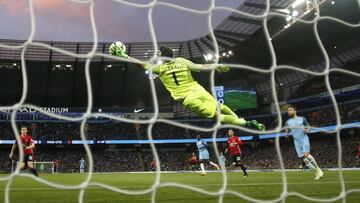 Britain Soccer Football - Manchester City v Manchester United - Premier League - Etihad Stadium - 27/4/17 Manchester City&#039;s Claudio Bravo  in action Action Images via Reuters / Jason Cairnduff Livepic EDITORIAL USE ONLY. No use with unauthorized audio, video, data, fixture lists, club/league logos or &quot;live&quot; services. Online in-match use limited to 45 images, no video emulation. No use in betting, games or single club/league/player publications.  Please contact your account representative for further details.