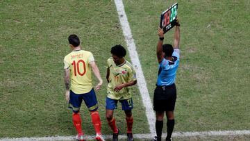 SALVADOR, BRAZIL - JUNE 23: James Rodriguez of Colombia replaces teammate Juan Cuadrado during the Copa America Brazil 2019 group B match between Colombia and Paraguay at Arena Fonte Nova on June 23, 2019 in Salvador, Brazil. (Photo by Felipe Oliveira/Getty Images)