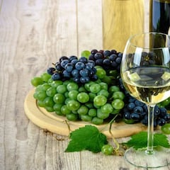 ¿Blanco o tinto? El vino que deberías poner en Nochebuena y Nochevieja según lo que cenes