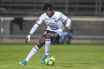A sus 17 años, Camavinga ha despertado el interés de casi todos los grandes clubes de Europa. Es un centrocampista con mucha llegada que en la temporada de su debut en la Ligue 1, con el Rennes, se ha hecho titular indiscutible en un equipo que aspira a clasificarse a la próxima Champions. Su valor es de 42 millones de euros.