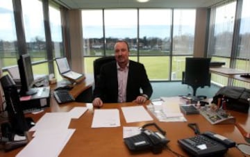 Entrevista a Rafa Benitez en su despacho en su etapa como entrenador del Liverpool.