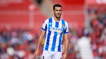 ALMERIA, SPAIN - JANUARY 08: Mikel Merino of Real Sociedad looks on during the LaLiga Santander match between UD Almeria and Real Sociedad at Juegos Mediterraneos on January 08, 2023 in Almeria, Spain. (Photo by Silvestre Szpylma/Quality Sport Images/Getty Images)