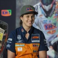 Laia redobla su apuesta cara al Dakar al correr en Abu Dhabi