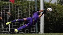 Figura Sub 17 firma contrato profesional en Colo Colo