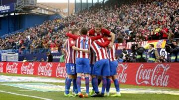 Los jugadores celebran el 2-0 de Gameiro. 