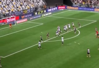 Ni el 1% de los futbolistas tienen un gol en su carrera así y él los colecciona: el misil tierra-aire de Hulk