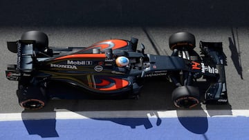 McLaren Honda's Spanish driver Fernando Alonso drives during the first practice session at the Circuit de Catalunya on May 13, 2016 in Montmelo on the outskirts of Barcelona ahead of the Spanish Formula One Grand Prix PUBLICADA 26/05/16 NA MA28 4COL