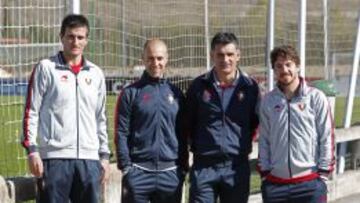 QUERIDOS RIVALES. Joseba Llorente, Toni Ruíz, José Luis Mendilibar y Sisi guardan fabulosos recuerdos del Valladolid, pero mañana pelearan con todas sus fuerzas.