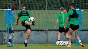 Dani Fernández, lateral derecho del Racing.