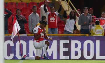 Independiente Santa Fe vence a Rampla Juniors en la segunda ronda de la Copa Sudamericana en partido jugado en El Campín. Henao marcó los goles del triunfo