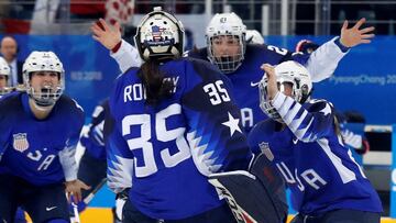 Ice Hockey - Pyeongchang 2018 Winter Olympics - Women&#039;s Gold Medal Final Match - Canada v USA - Gangneung Hockey Centre, Gangneung, South Korea - February 22, 2018 - U.S. players celebrate with teammate and goalie Maddie Rooney after she made the winning save. REUTERS/Kim Kyung-Hoon     TPX IMAGES OF THE DAY